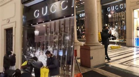 manifestazione torino gucci|VIDEO .